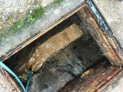 Explore eco-friendly drain cleaning methods used by iPlumbify in Banbury. Ensure effective drainage solutions while minimising environmental impact.